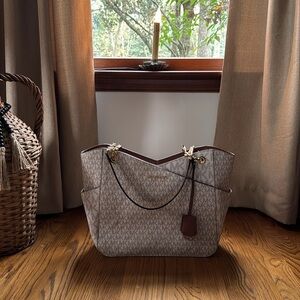 Michael Kors, light brown/white bag, gold chain